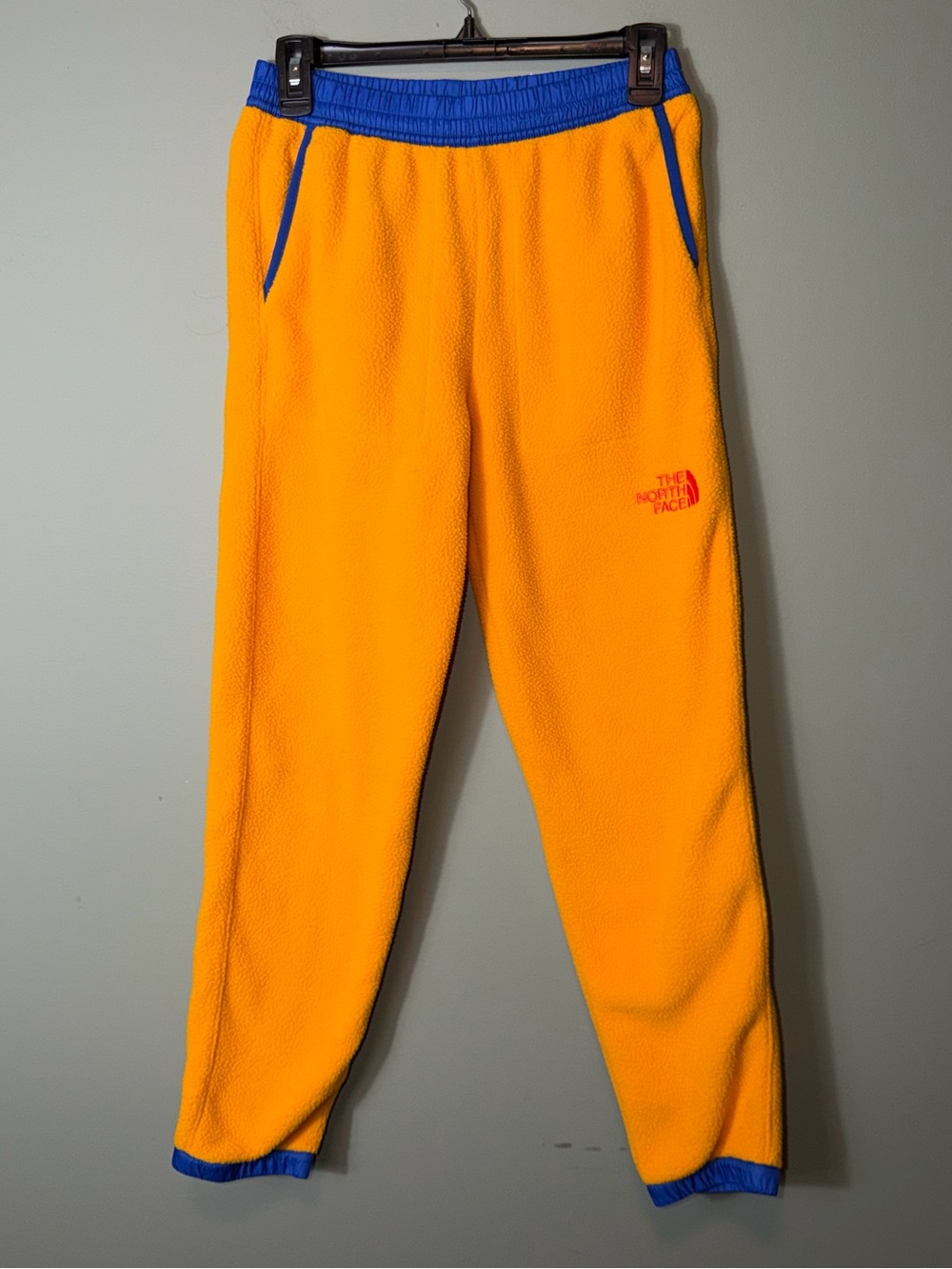 The North Face's Fall/Winter 2021 "Color Block" collection Kids Size L 14/16